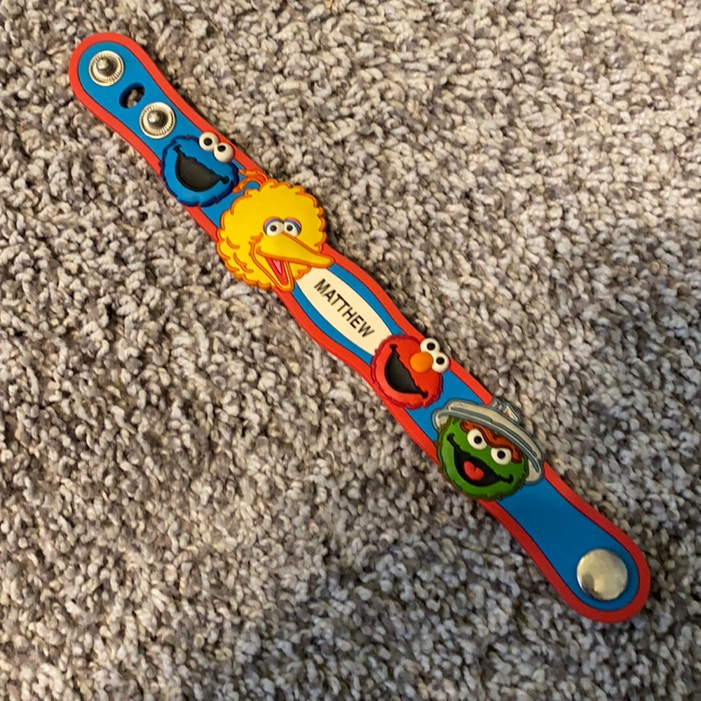 MATTHEW Sesame Place with character snap bracelet